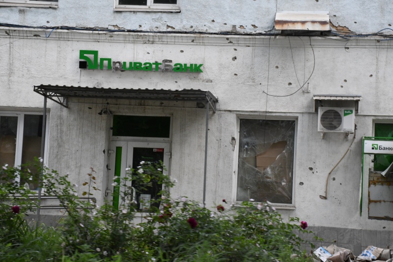 Бій артилерії та книги Булгакова. Репортаж із Часового Яру під ворожим обстрілом