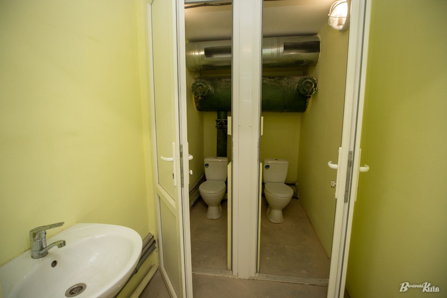 Колись був секретним. Дивіться, як виглядає ядерний бункер під Києвом (фото)