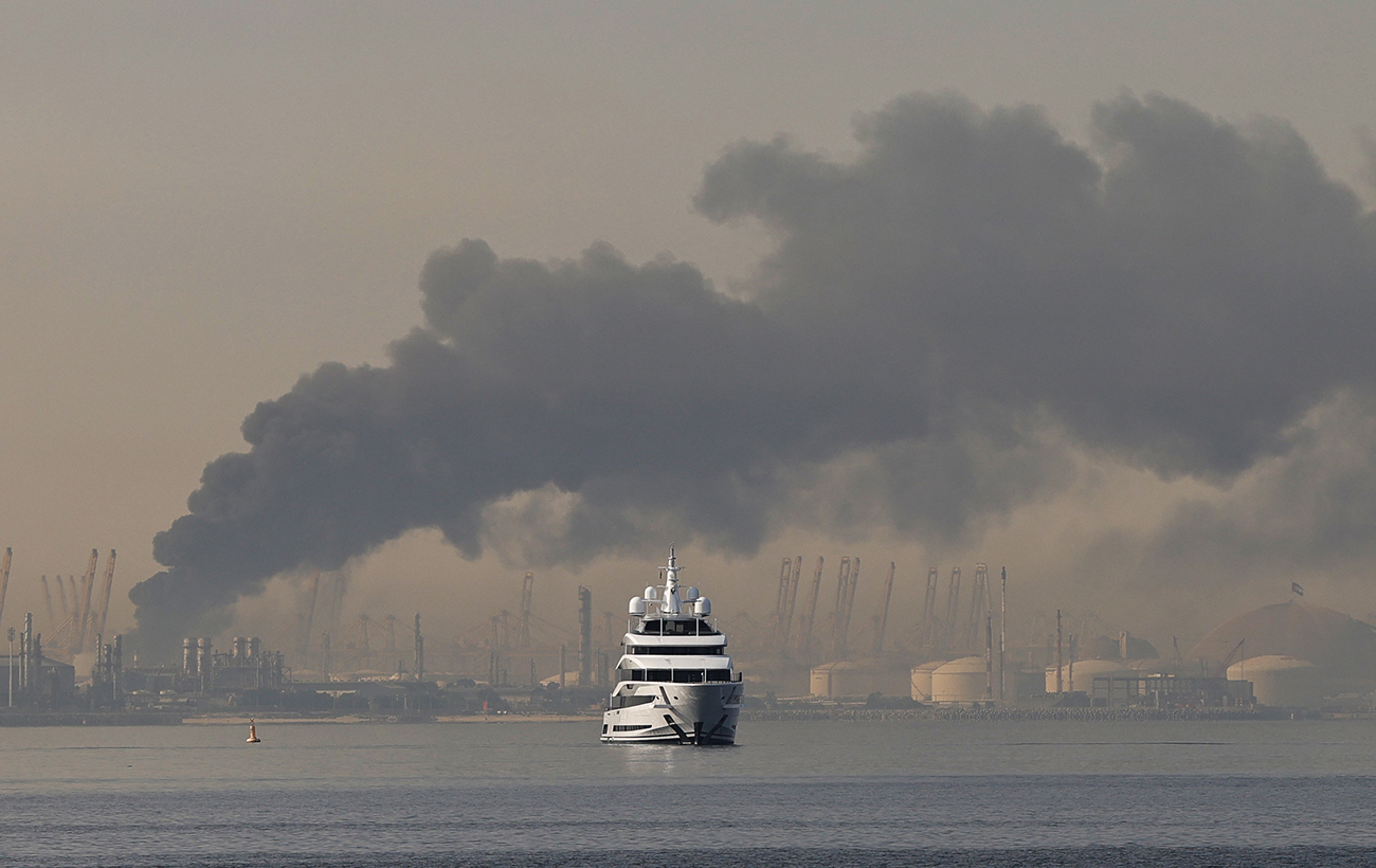 Нафта йде в обхід блокади Ірану: коли подешевшає бензин на АЗС в Україні