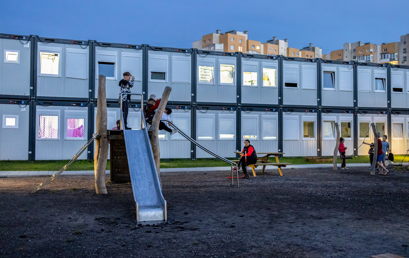 Как и где переселенцам получить денежную помощь: программы от правительства и доноров