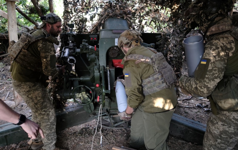 "Тут проходить молодість". Як добровольці тримають Часів Яр, репортаж РБК-Україна