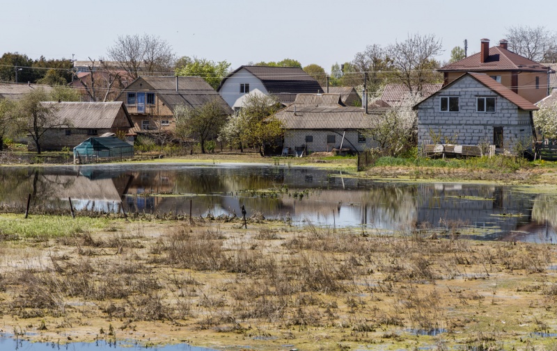 "Над Ірпінню сміялися, а вона зупинила орду". Як живуть затоплені і розбиті села під Києвом