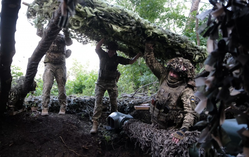 "Тут проходить молодість". Як добровольці тримають Часів Яр, репортаж РБК-Україна