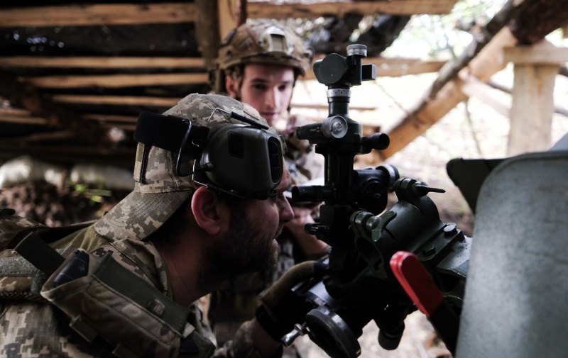 "Тут проходить молодість". Як добровольці тримають Часів Яр, репортаж РБК-Україна