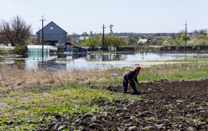 "Над Ірпінню сміялися, а вона зупинила орду". Як живуть затоплені і розбиті села під Києвом