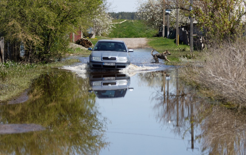 "Над Ірпінню сміялися, а вона зупинила орду". Як живуть затоплені і розбиті села під Києвом