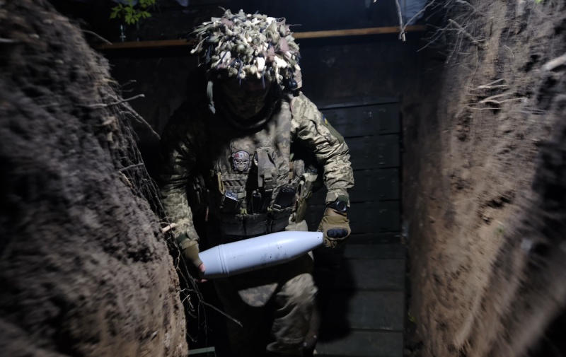 "Тут проходить молодість". Як добровольці тримають Часів Яр, репортаж РБК-Україна