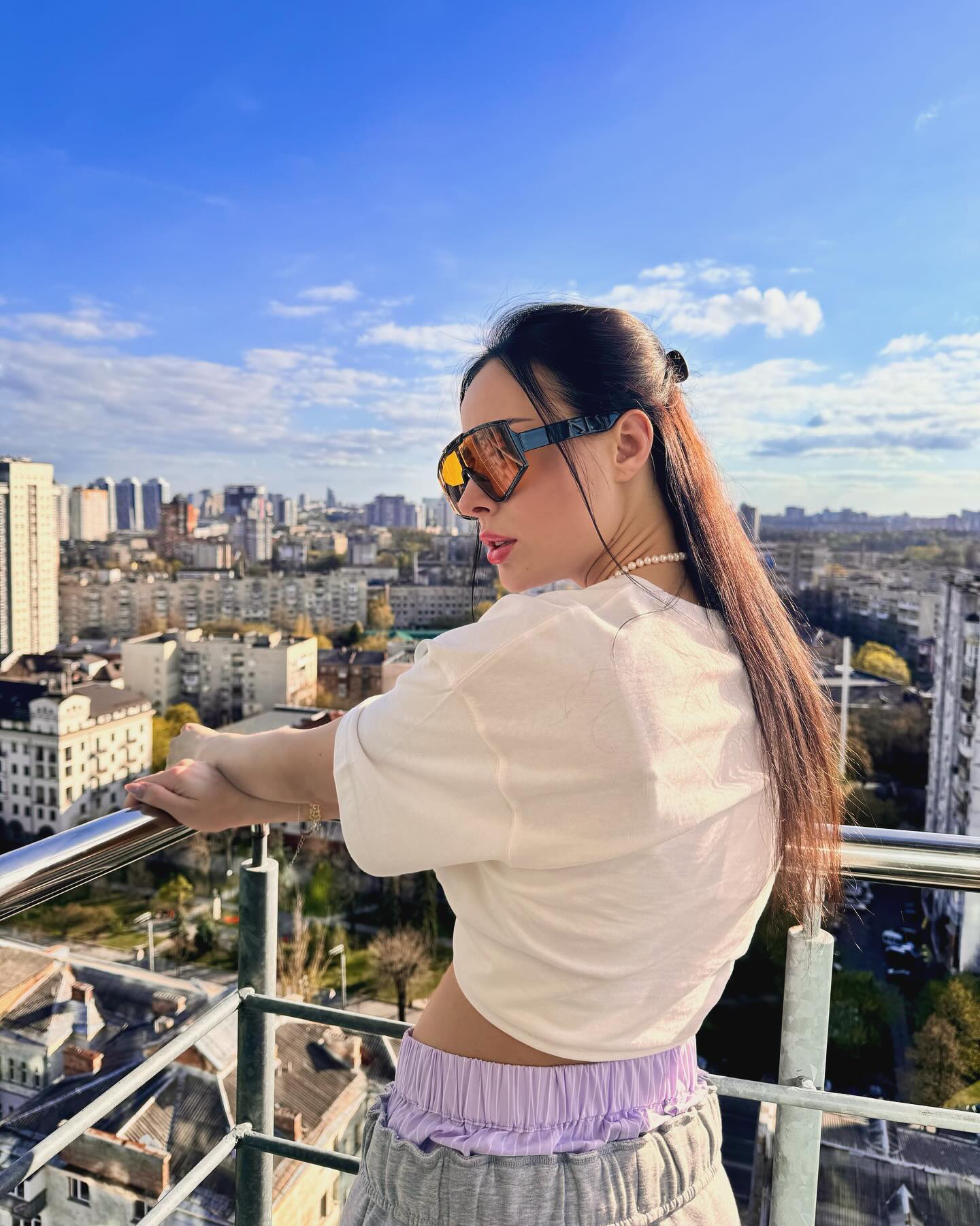 Відома українська співачка оголосила про вагітність: перші фото з животиком