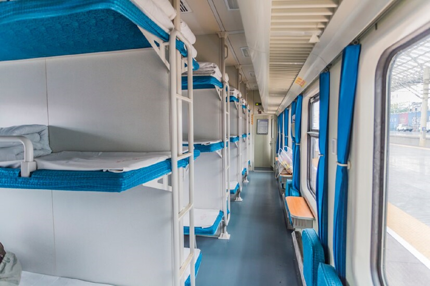 8 советов, как сделать поездку в плацкарте максимально комфортной