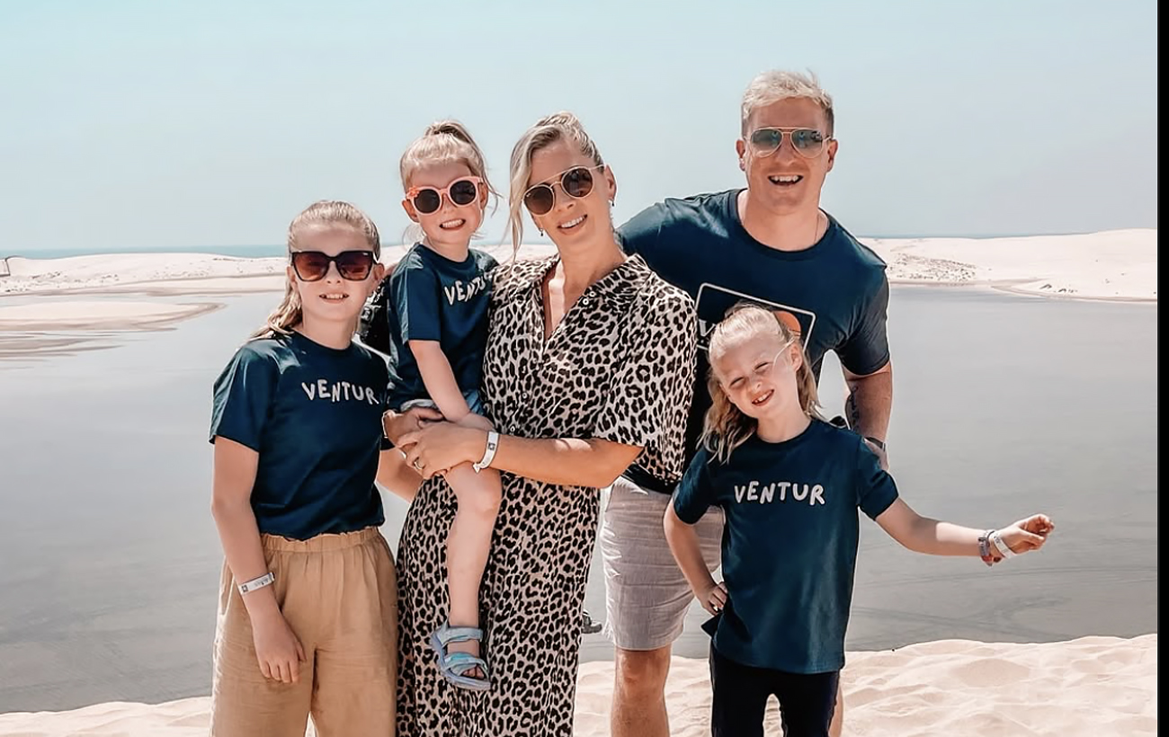 Подружжя кинуло роботу та продало будинок, щоб подорожувати світом із трьома дітьми