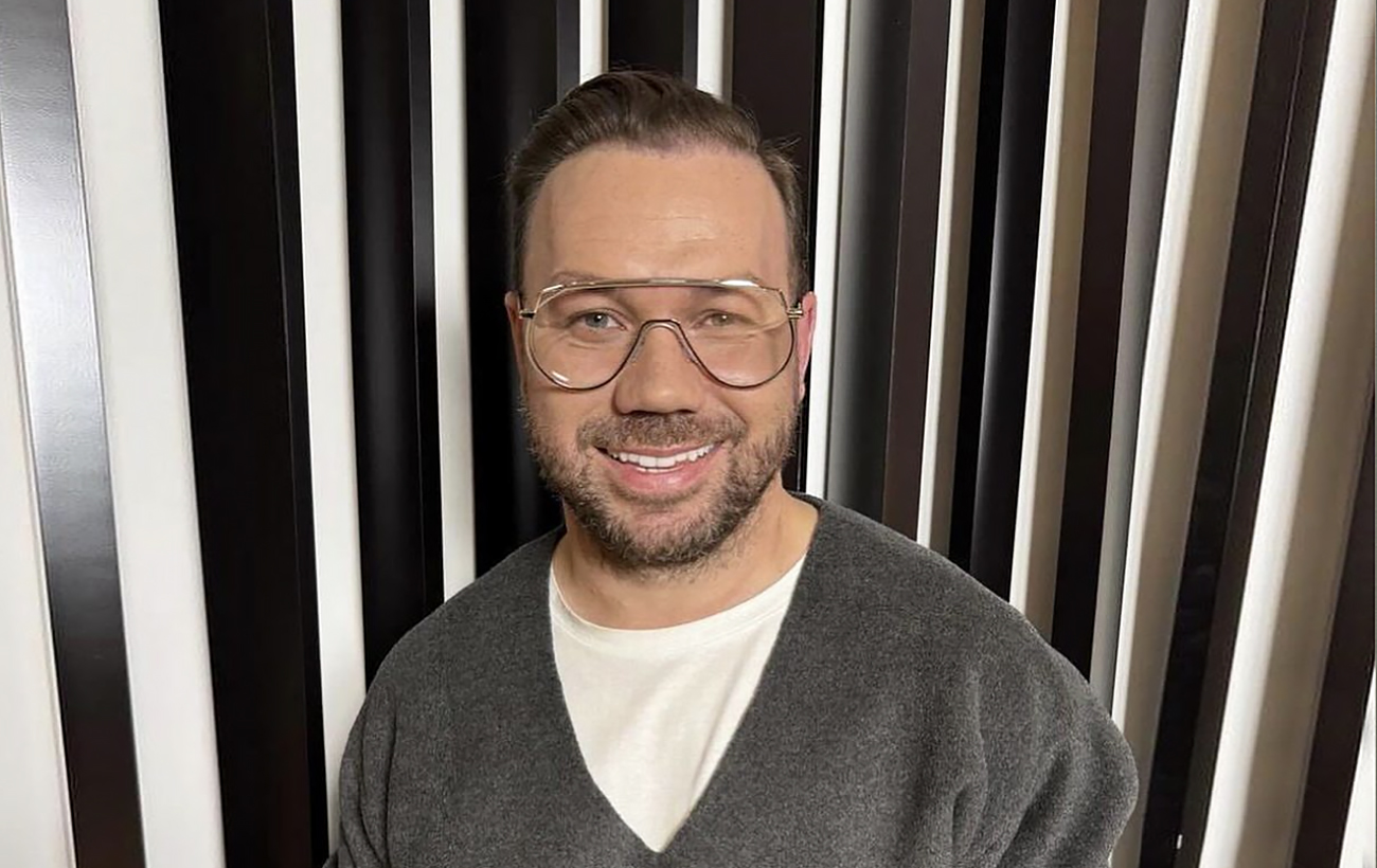 Великі перлини, метал і морська естетика: Андре Тан показав трендові аксесуари на літо 2025