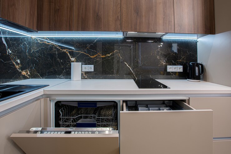 З'явиться вільне місце: 5 лайфхаків, які допоможуть "збільшити" маленьку кухню