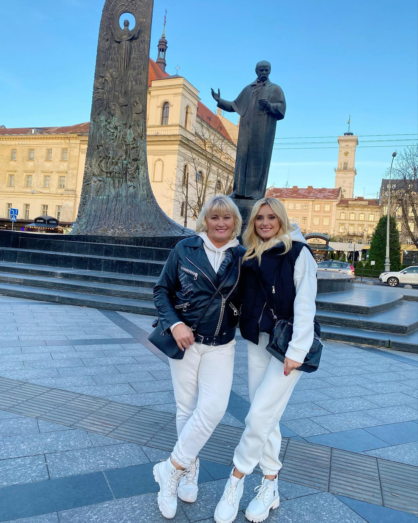 "Красуні, як сестри". Ірина Федишин поділилася рідкісним фото з мамою