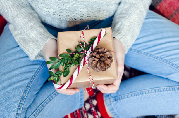 В чем встречать Рождество и Новый год 2025: образы с брюками по знакам Зодиака