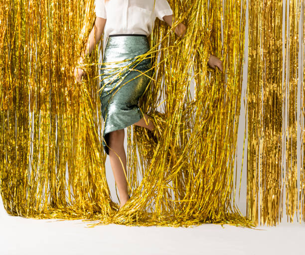 Что надеть на Рождество и Новый год 2025: образы с юбками по знакам Зодиака