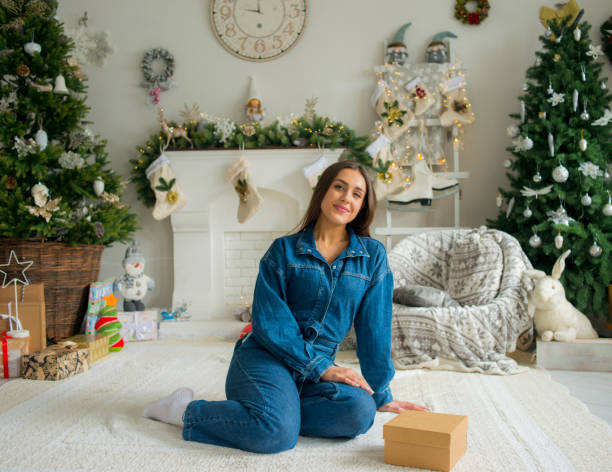 У чому зустрічати Новий рік 2025: образи з джинсами для кожного знаку Зодіаку