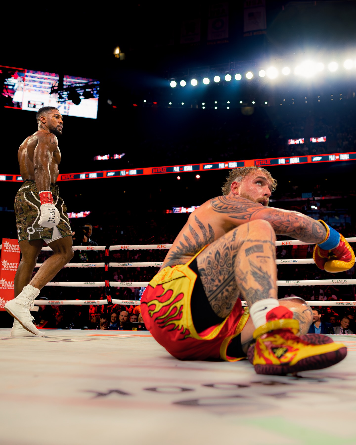 Джейк Пол попри жахливі травми кинув виклик іншому ексчемпіону світу: фото з лікарняної палати