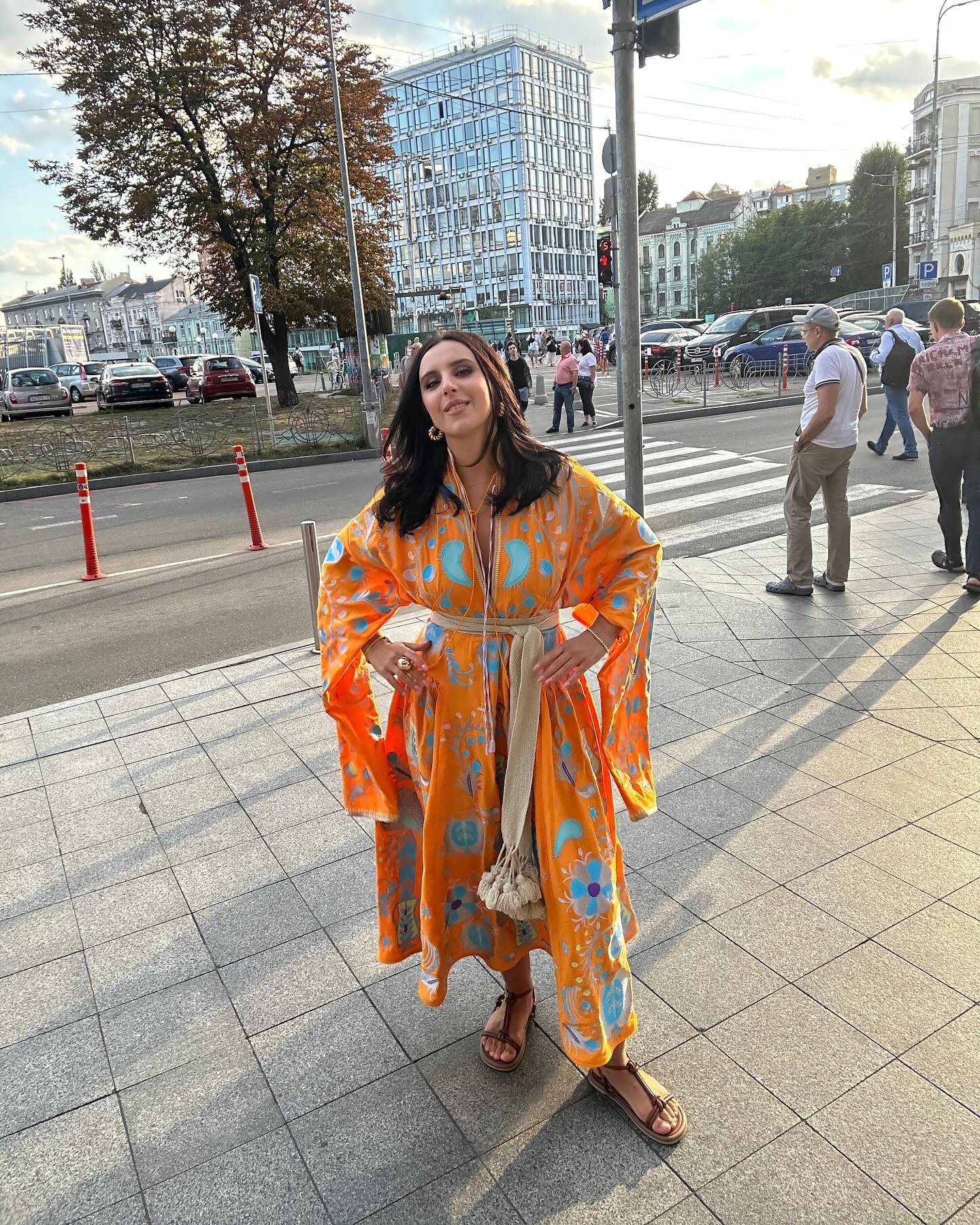 Наша історія, гордість та ідентичність. Зірки показали свої яскраві вбрання в День Вишиванки 2024