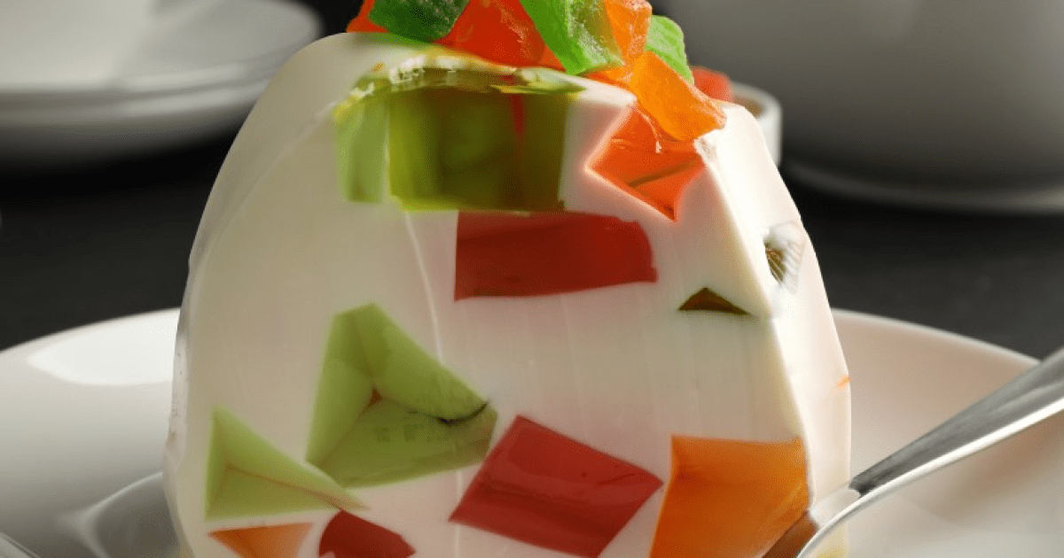 Все его знают с детства: как приготовить легендарный десерт "Битое стекло"