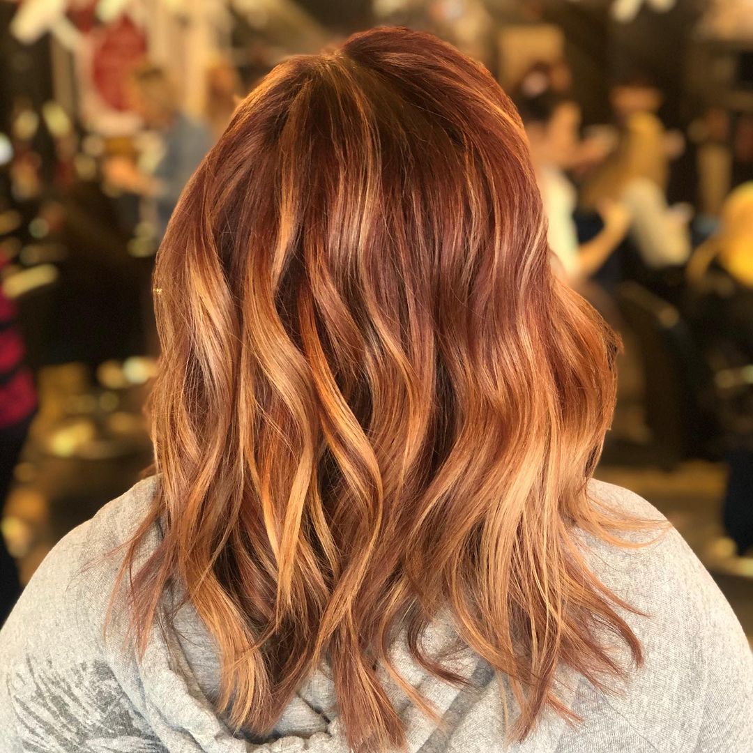 Как у звезд Голливуда: стилисты показали топ-7 самых модных причесок 2022