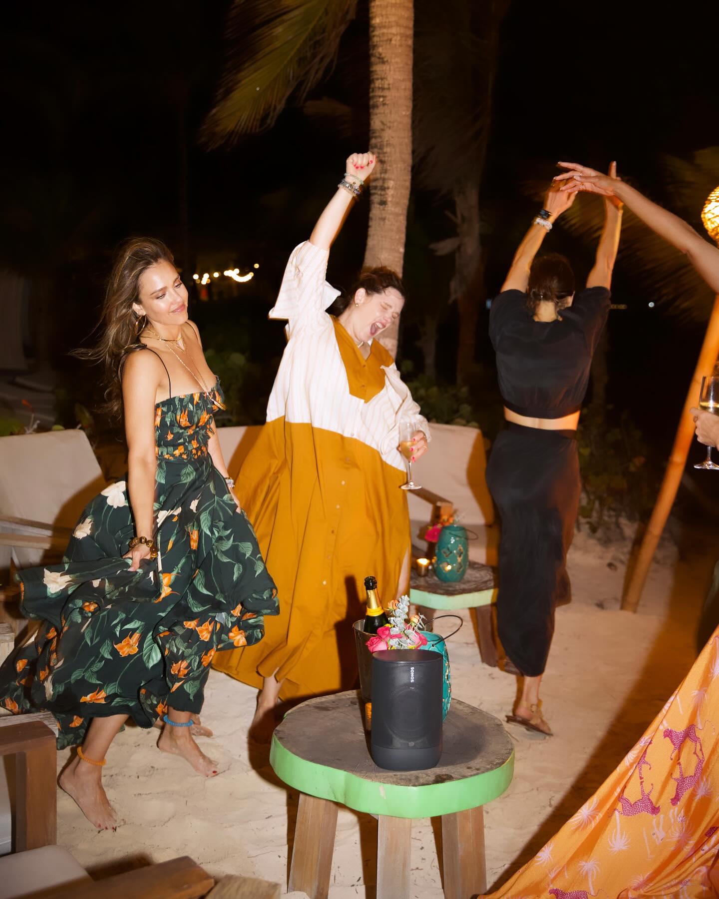 Джессіка Альба похизувалась яскравим Днем народження у Мексиці (фото)