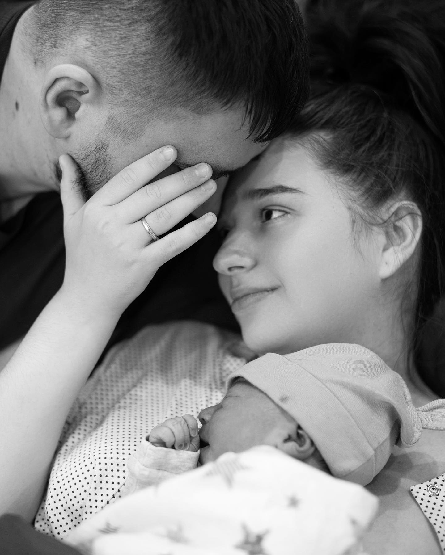 Зірковий бебі-бум 2023: у Ivan NAVI народився первісток, а Тарабарова стала багатодітною мамою