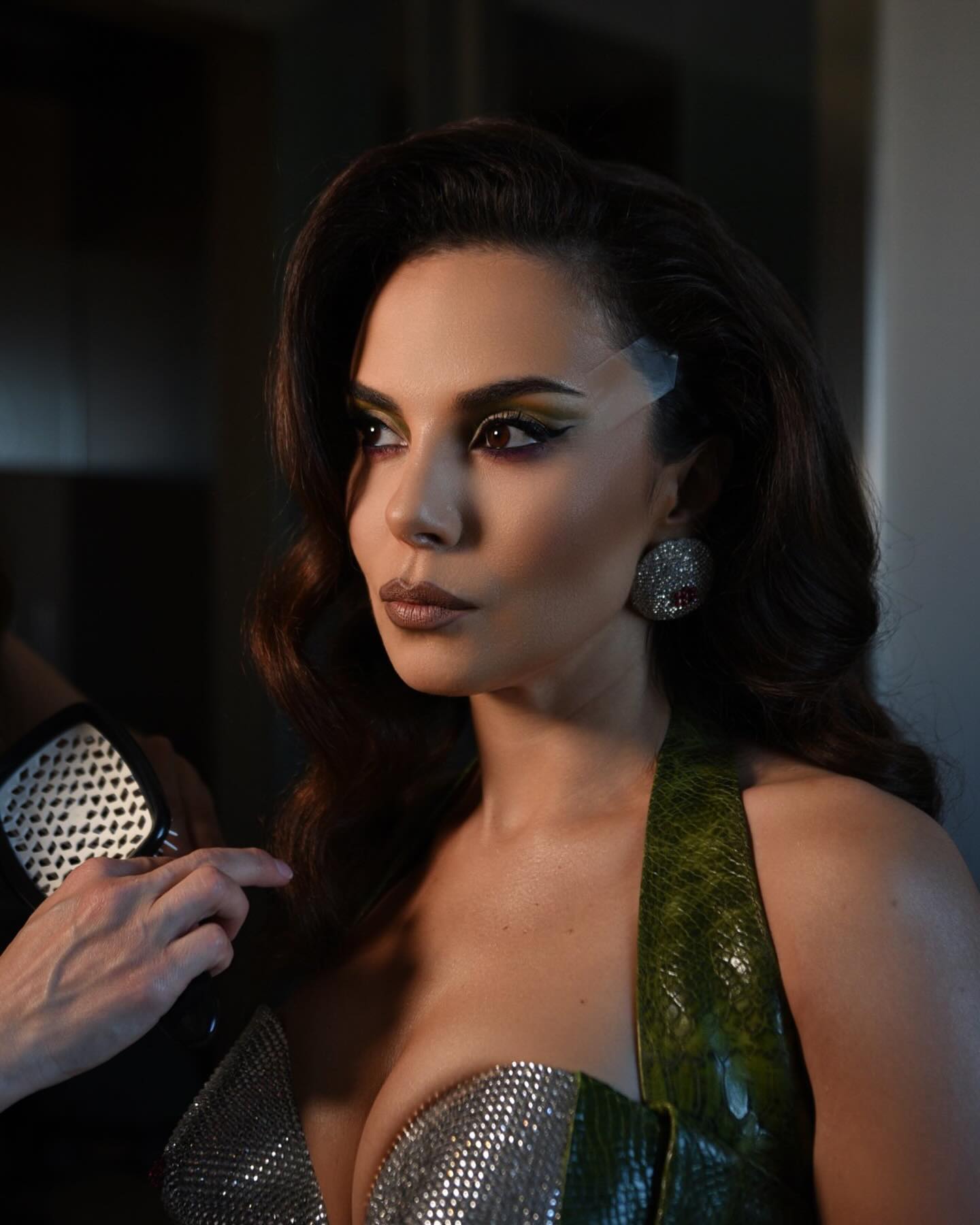 "Скотч на лице все портит". Каменских захейтили из-за неудачного образа на красной дорожке в Мадриде