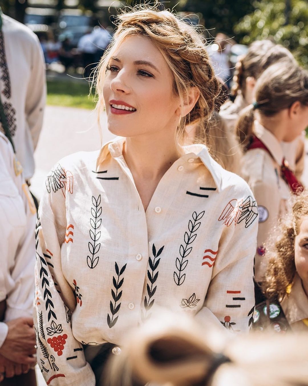 Талантливая красавица с завораживающим взглядом: нежные фото Кэтрин Винник, которая поддерживает Украину всем сердцем