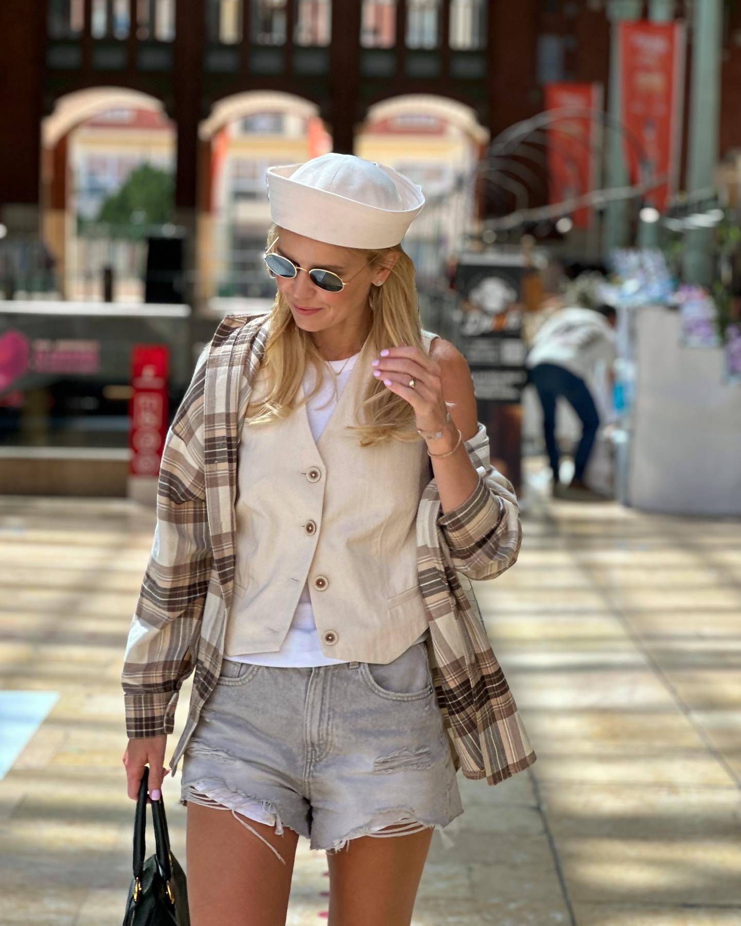 Відома українська акторка показала, як поєднати тренди цього сезону в італійському стилі (фото)