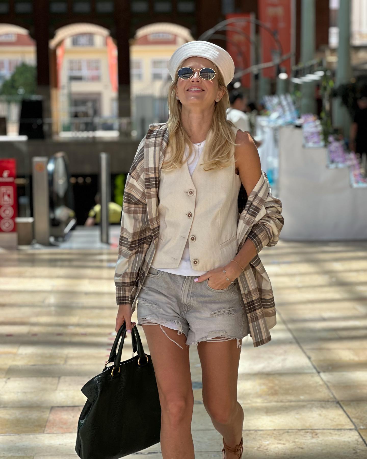 Відома українська акторка показала, як поєднати тренди цього сезону в італійському стилі (фото)