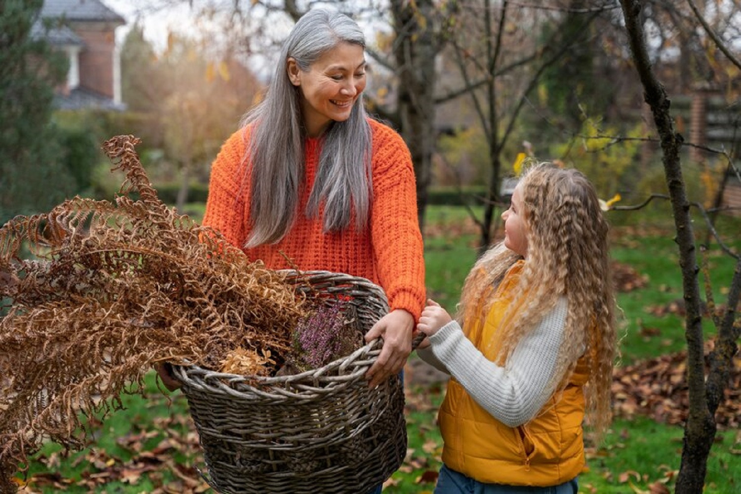 5 справ, які обов'язково треба зробити на городі та в саду в листопаді
