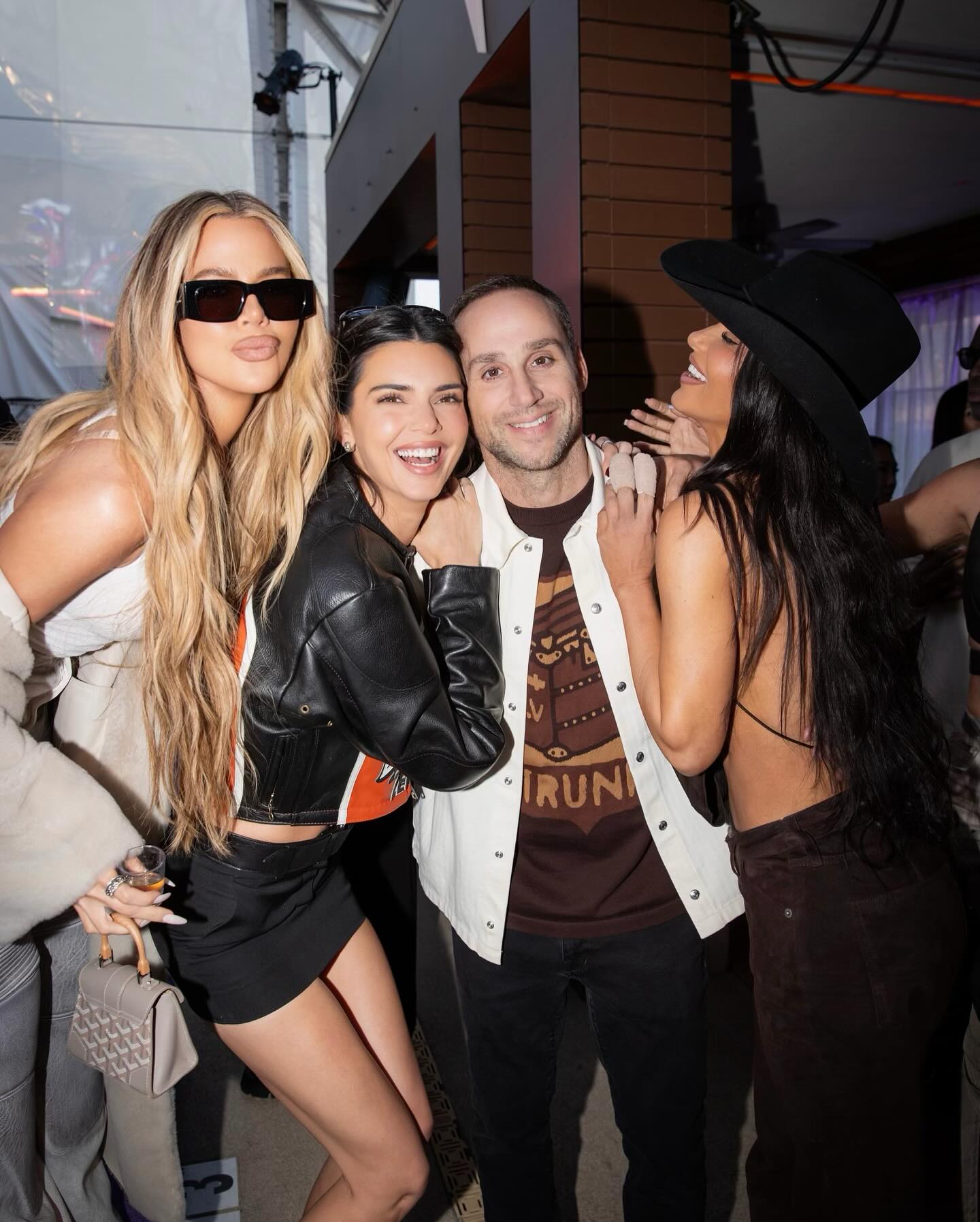 Кім Кардашьян показала відвертий образ у ковбойському стилі (фото)