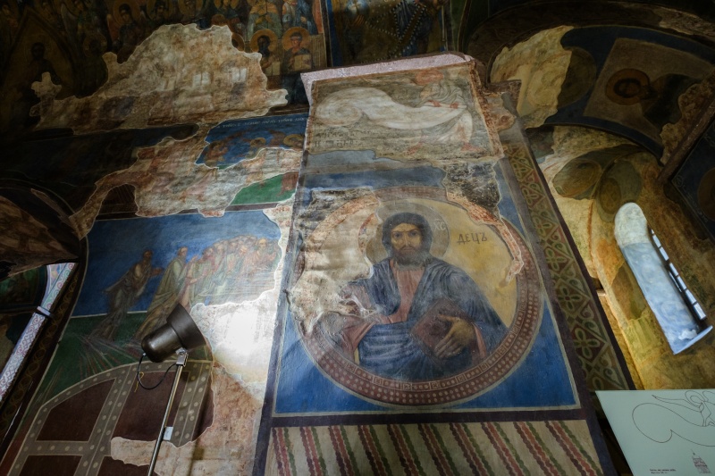 "Пекло для чоловіків, рай для жінок": Що приховує Кирилівська церква в Києві