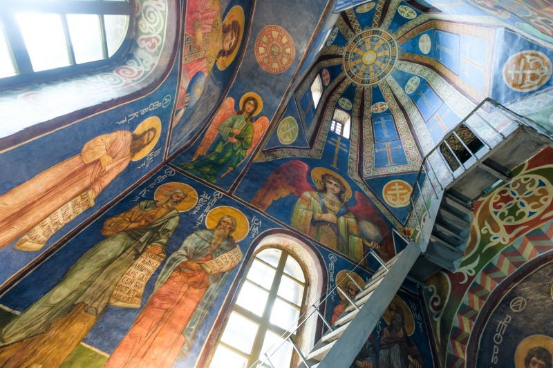 "Пекло для чоловіків, рай для жінок": Що приховує Кирилівська церква в Києві