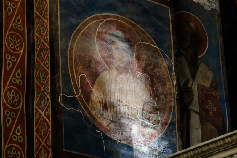 "Пекло для чоловіків, рай для жінок": Що приховує Кирилівська церква в Києві