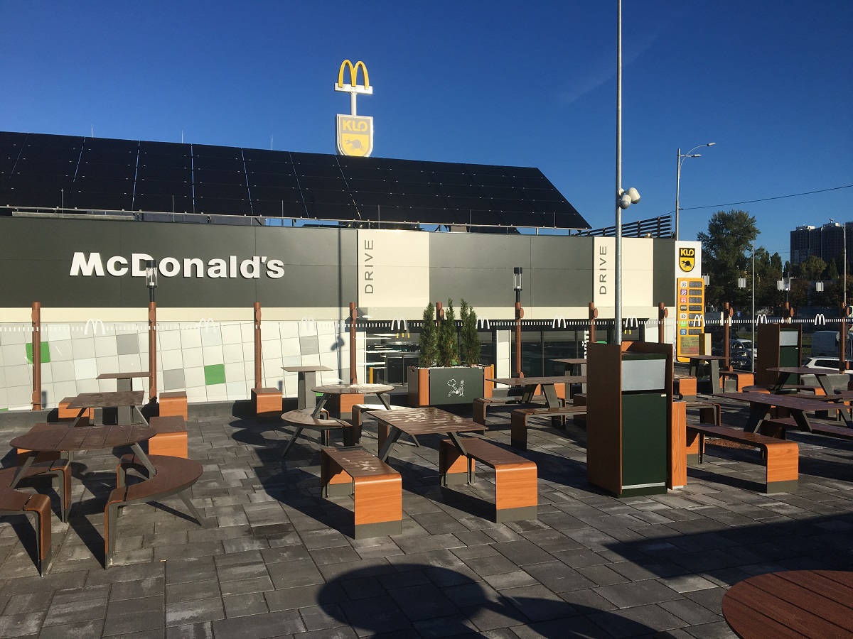 А вы знали, что в четырех украинских селах есть McDonald's? Смотрите, как они выглядят (фото)