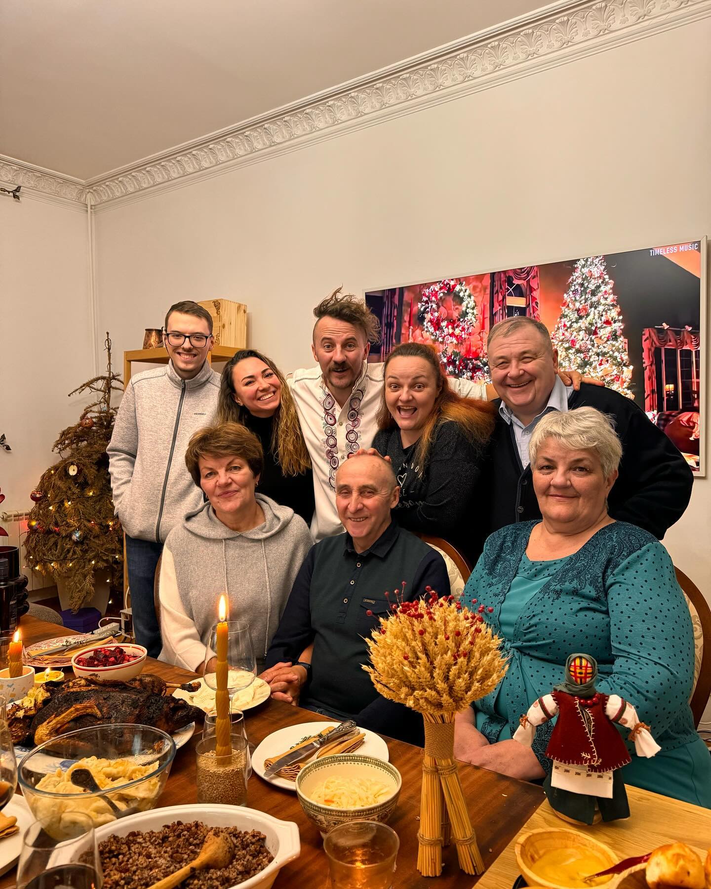 "Миру на землі і в серці". Осадча, Ребрик та інші зірки зворушливо привітали українців із Різдвом