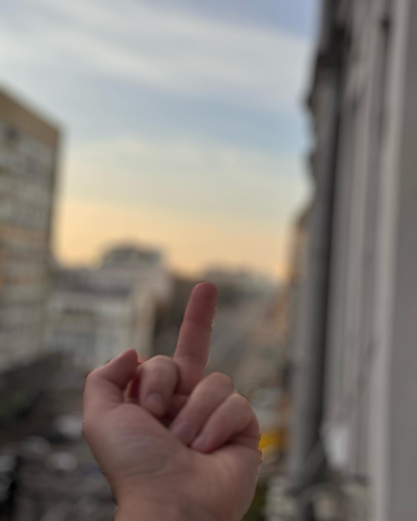 Нікітюк ховалась у ванній, а Клопотенко показав середній палець РФ: зірки про ракетну атаку по Україні