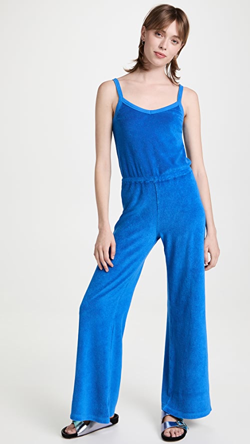 "Пушистая" одежда стала новым трендом лета 2022 года: как носить красиво