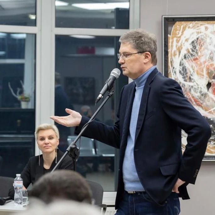 Від науковця до помічника анестезіолога: ким працювали українські зірки до того, як стали популярними