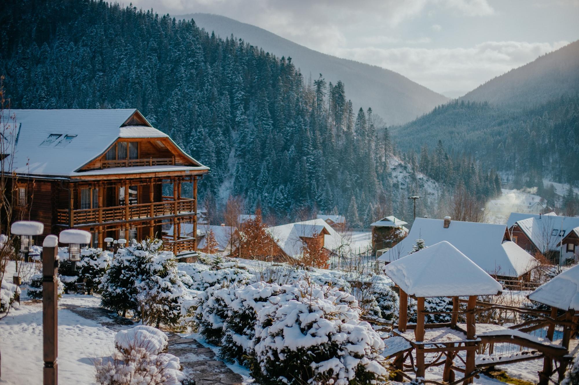 З кожним тижнем дорожче. Скільки коштує відпочинок на вікенд у Карпатах у грудні