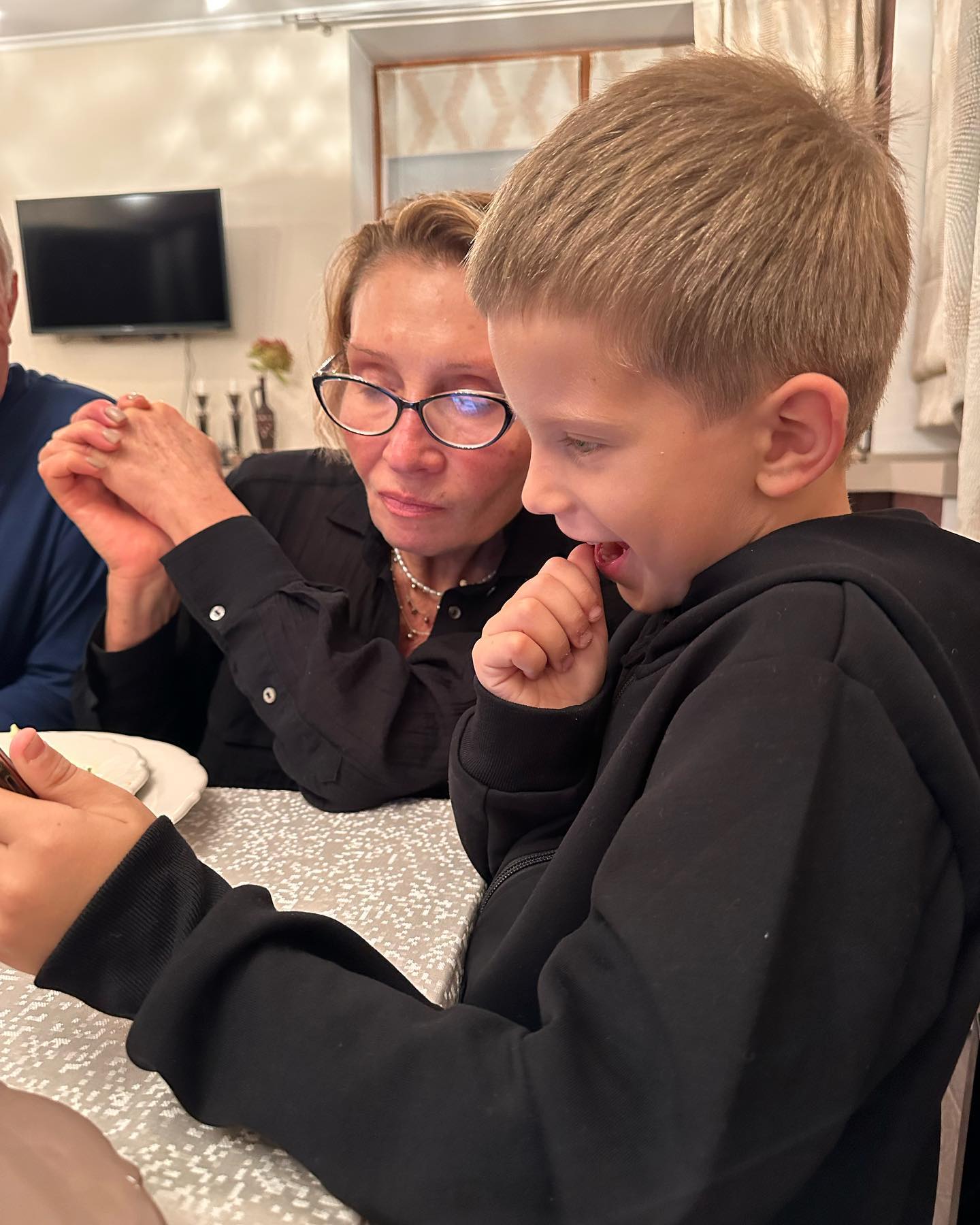 Катя Осадча показала рідкісні фото з красунею-мамою: "ти для мене абсолютний приклад жінки"