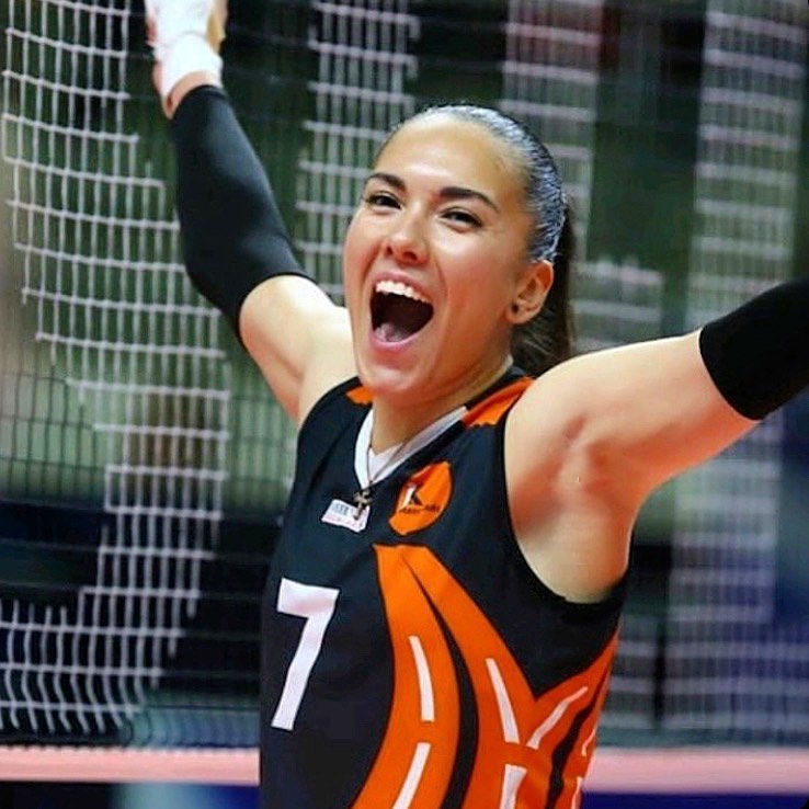 Эффектные фото Юли - украинской волейболистки, которая своим танцем очаровала весь мир