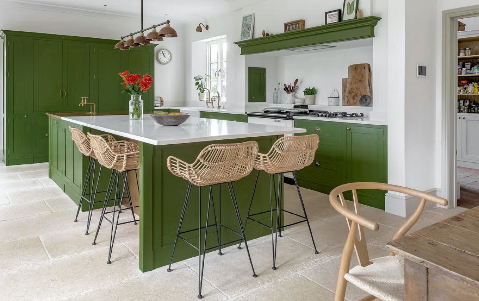 Трендові кольори для кухні: 5 наймодніших рішень