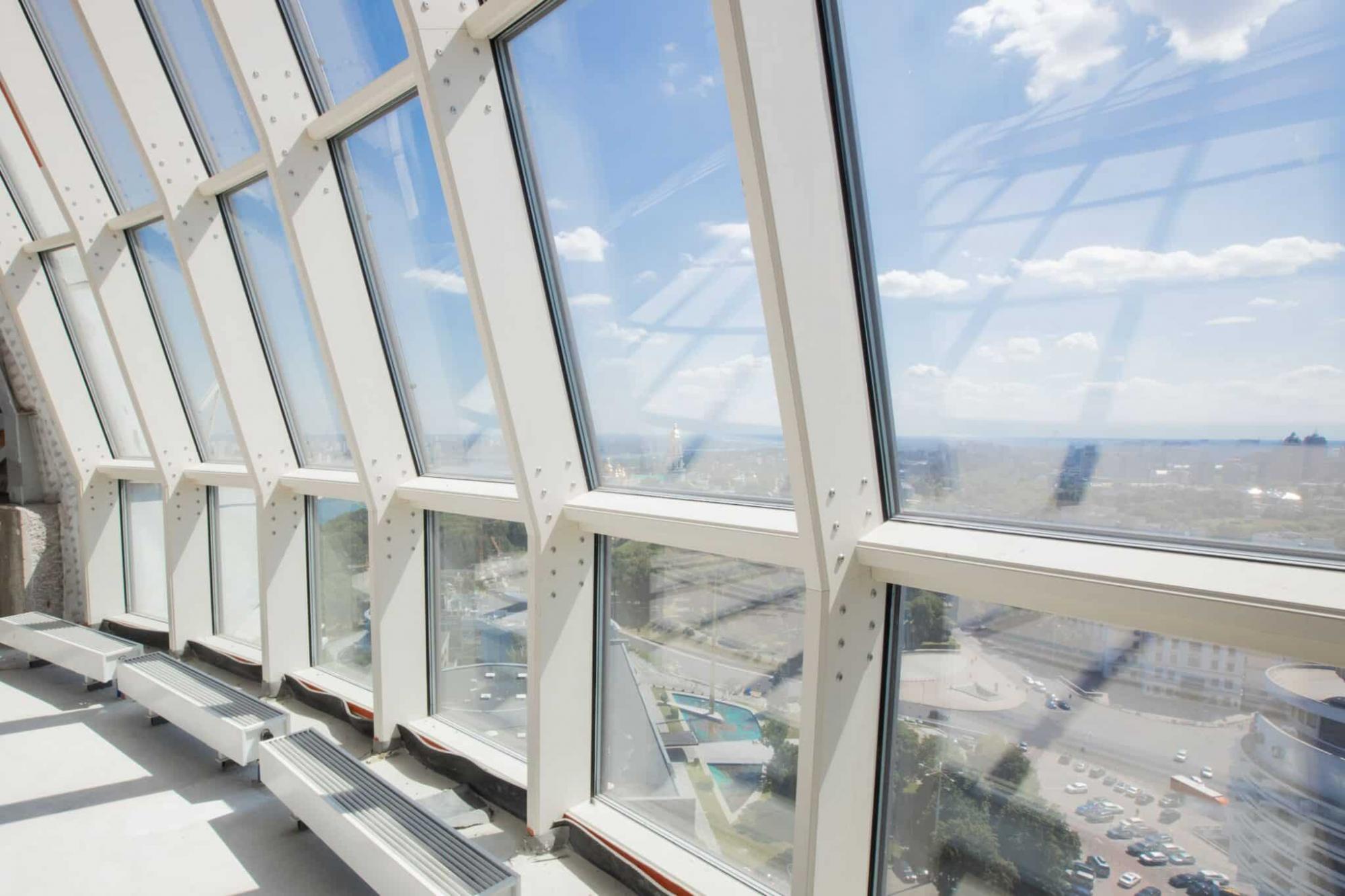 У Києві продають за 10 мільйонів доларів квартиру без ремонту. Як вона виглядає