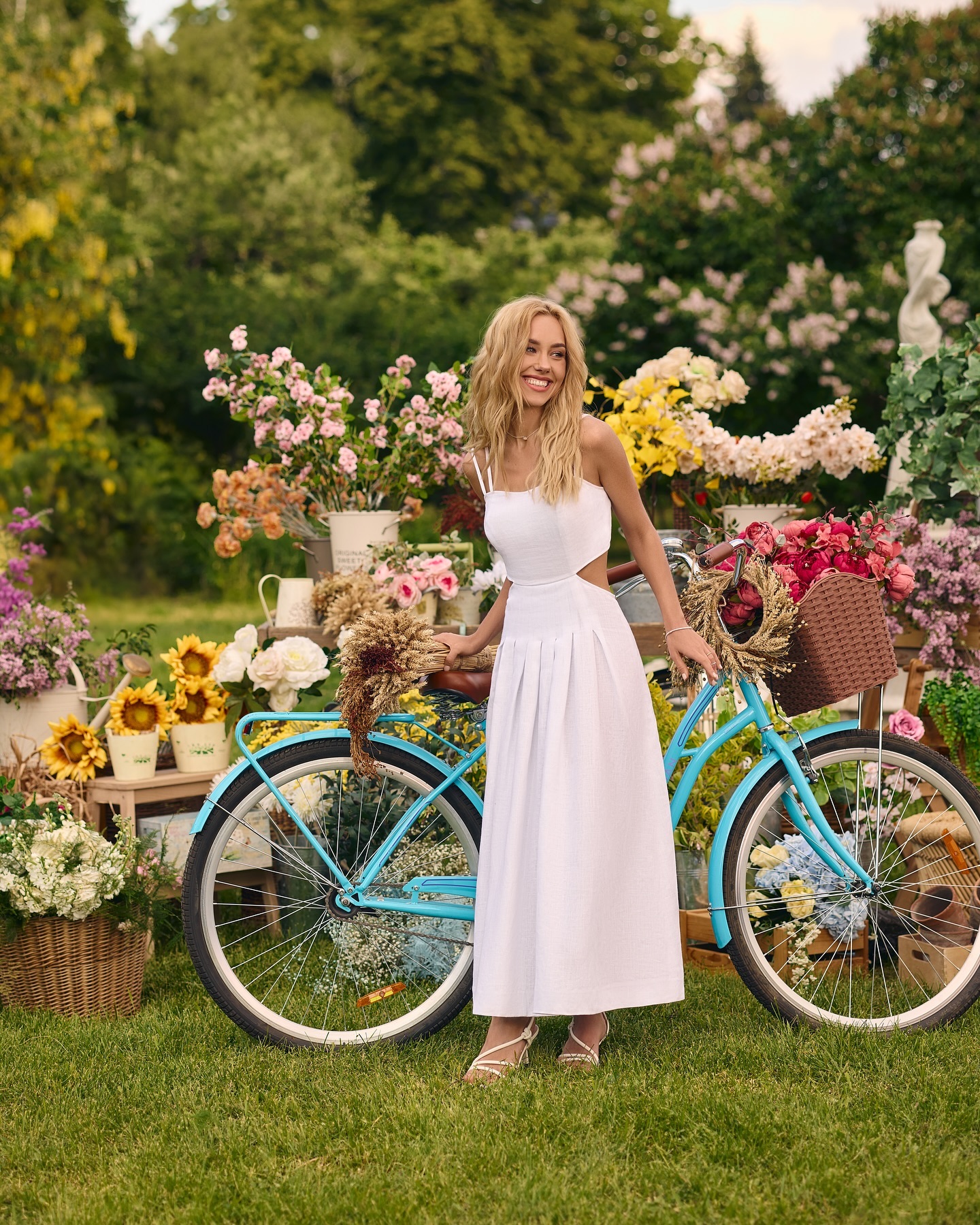 "Українська версія Бріджертонів": Даша Квіткова представила ніжну колекцію одягу