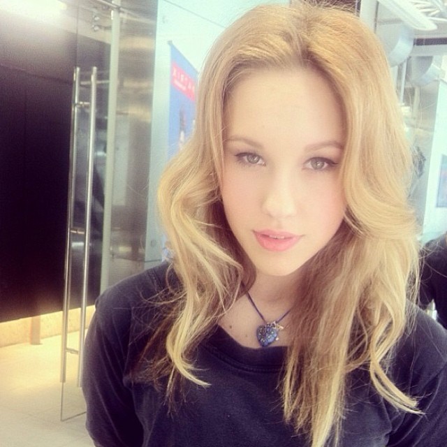 Як виглядала Даша Квіткова до одруження з Микитою Добриніним: яскраві фото