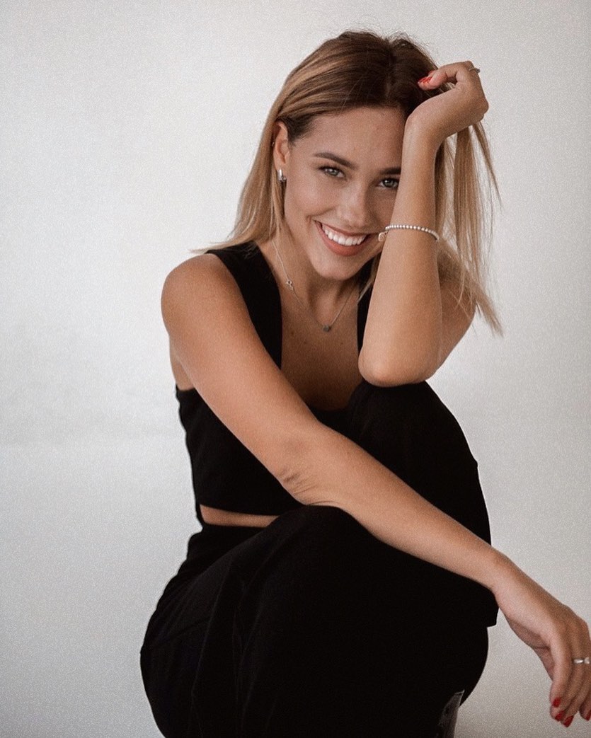 Як виглядала Даша Квіткова до одруження з Микитою Добриніним: яскраві фото