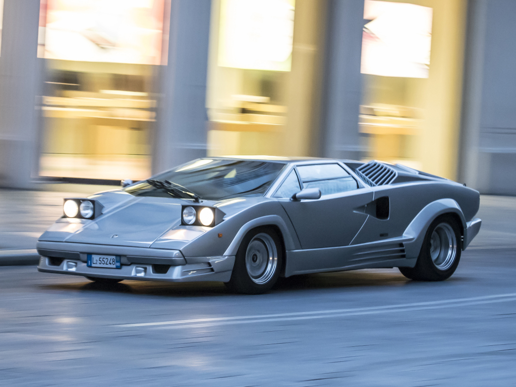 Колеса для Гуччі: які розкішні автомобілі можна побачити у фільмі "Дім Gucci"