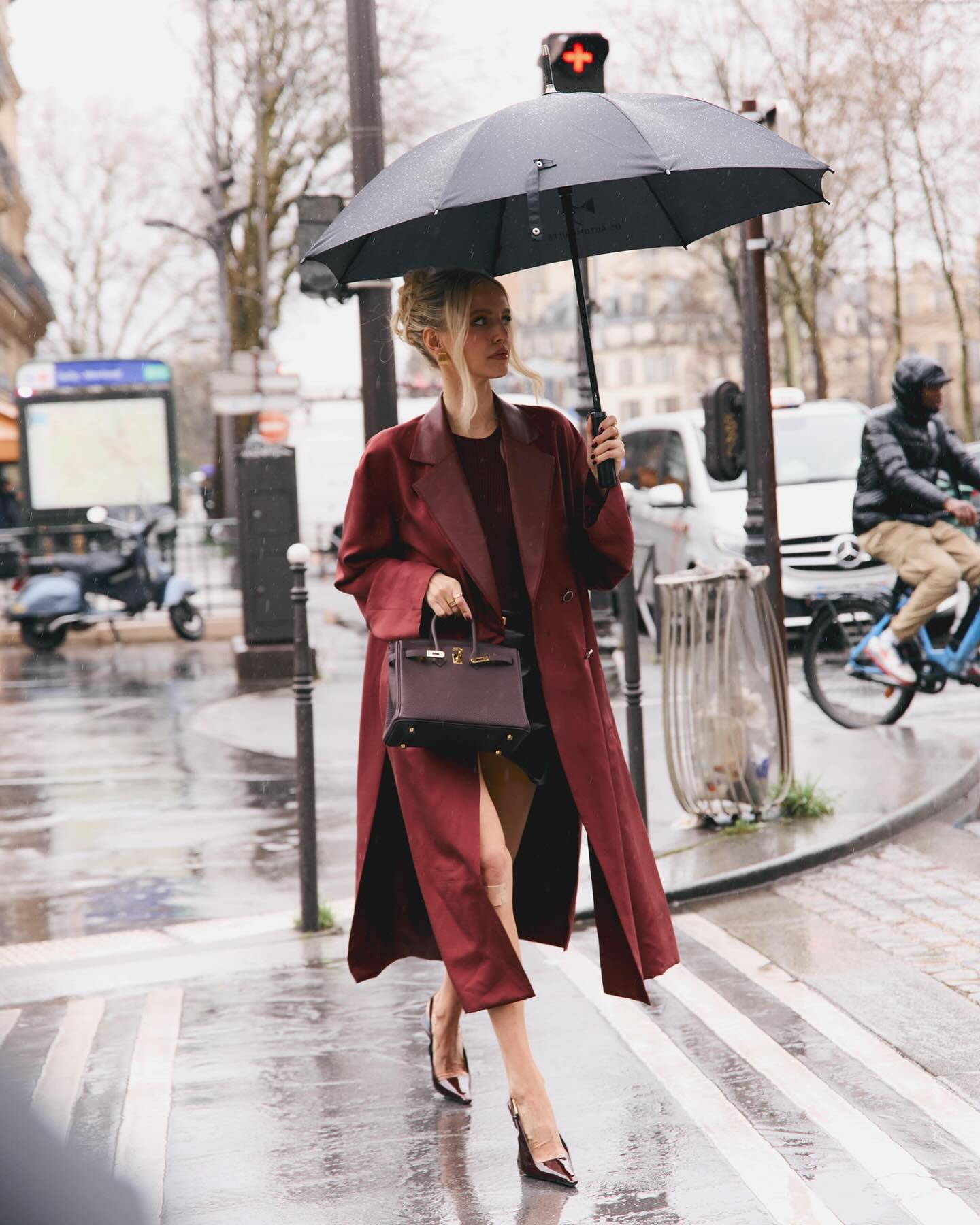 Леоні Ганне показала естетичний образ у бордових відтінках (фото, відео)